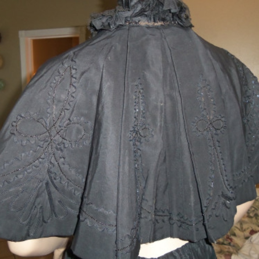 Victorian 1870s Beaded Cape Authentic - Picture 3 of 4